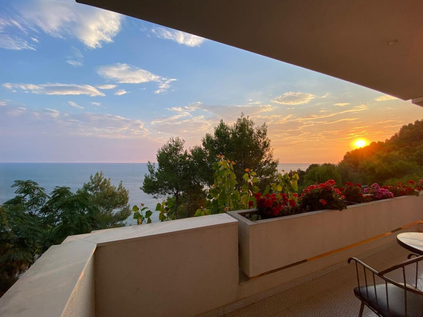 Villa D Hotel-Restaurant-Private Beach ดูร์เรส ภายนอก รูปภาพ
